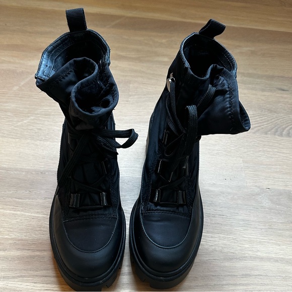 Moncler Cheryne Log-Sole Ankle Boots - Picture 5 of 7